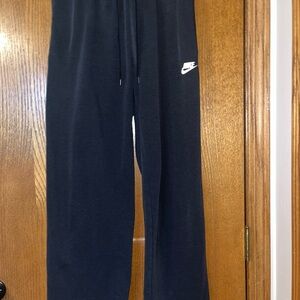 Nike Black Relaxed Fit Sweatpants